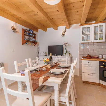 Case de vacanță Amazing In With Wifi