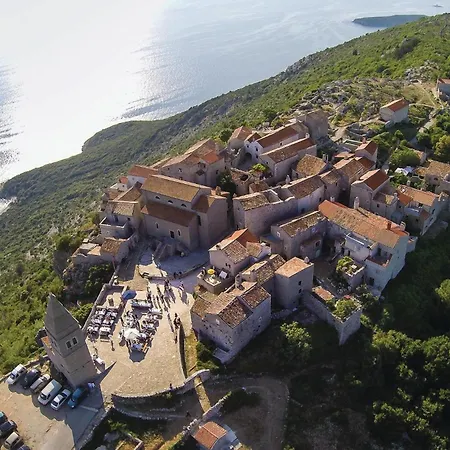 Case de vacanță Amazing In With Wifi Lubenice