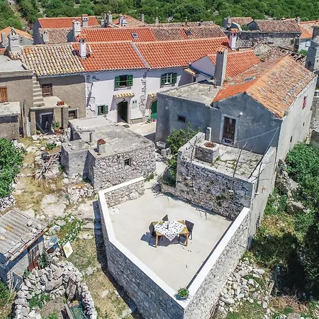 Case de vacanță Amazing In With Wifi Lubenice